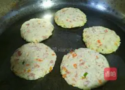 Illustration of how to make pan-fried carrot and tofu patties 10