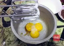 Cocoa Chiffon Cake 6-inch Recipe Illustration 4