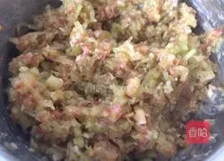 Illustration of how to make melon rind pork pie 7