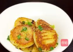 Illustration of how to make salt and pepper potato pancakes 6