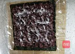 Illustration of how to make meat floss and blood glutinous rice sushi 3