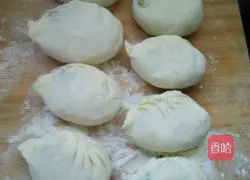 Illustration of how to make leek and egg pancakes 7