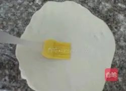 Illustration of how to make salt and pepper and scallion pancakes 11