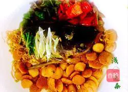 Illustration of how to make fish head stewed bean cake 1