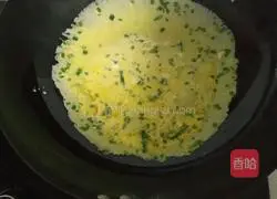 Illustration of how to make egg and leek cakes 3