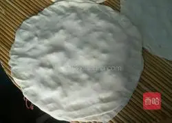 Illustration of how to make chive egg pancake 9