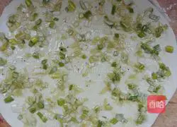 Illustration of how to make green onion cake 6