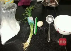 Illustration of how to make green onion, ham and egg pancakes 1