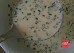 Illustration of how to make green onion egg pancake 4