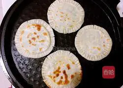 Illustration of how to make dumpling skin pies 17