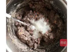 Illustration of how to make black rice and bean dregs cake 5