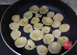 Illustration of how to make stir-fried meatloaf with vegetable roots 2