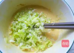 Illustration of how to make cabbage egg pancake 6