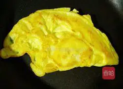 Illustration of making pancake sandwich 3