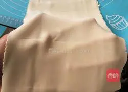 Illustration of making homemade Thousand Layer Meat Pie 5