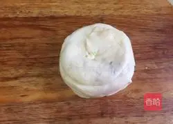 Illustration of how to make green onion layer cake 5