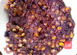 Illustration of how to make purple potato tortillas 5