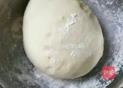 Illustration of how to make hot noodle chive cake 1