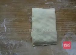 Illustration of how to make onion and pork pie 9