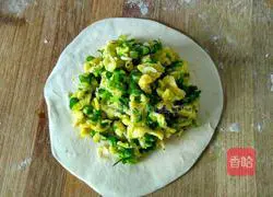 Illustration of how to make leek, egg and dried rice pie 15