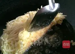 Illustration of how to make pan-fried potato pancakes 5