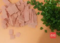 Illustration of how to make ham, chive and egg pancake 3