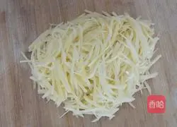 Illustration of how to make egg and potato pancakes 4