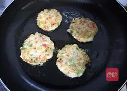 Illustration of how to make potato and shrimp cakes 8