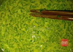 Illustration of how to make leek egg pancakes 4