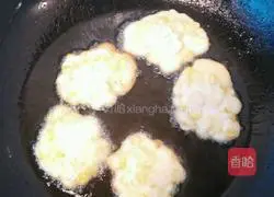 Illustration of how to make glutinous corn cakes 3