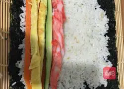 Illustration of how to make crab stick sushi 6