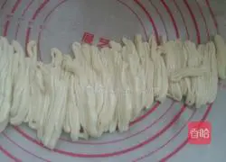 Illustration of how to make screw cake 5