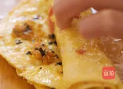Illustration of how to make seaweed egg pancake 7