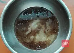 Illustration of how to make salt and pepper layer cake 3