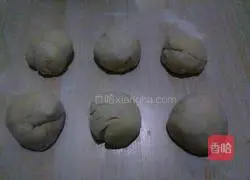 Illustration of how to bake with electric baking pan 3