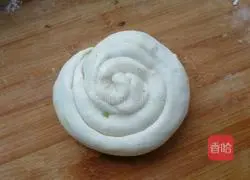 Illustration of how to make green onion cake 6