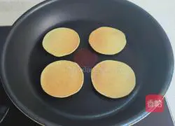 Illustration of how to make dragon fruit waffles 9