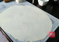 Illustration of how to make scallion hand-shredded pancakes 3