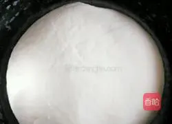 Illustration of how to make scallion hand-shredded pancakes 2