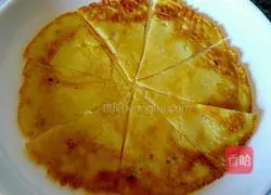 Illustration of how to make banana egg pancake 6