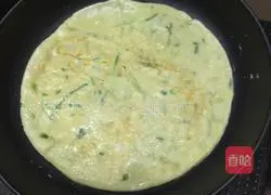 Cucumber and Scallion Egg Pancake Recipe Illustration 9