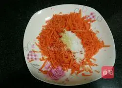 Illustration of how to make egg, carrot and mustard cake 5