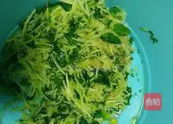 Illustration of how to make green radish, spinach and egg pancakes 3