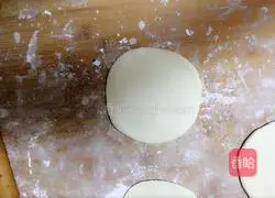 Illustration of how to make dough cakes 3