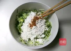 Illustration of how to make burnt cucumber egg pancake 6