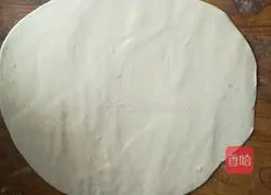 Illustration of how to make onion and beef layer cake 3