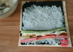 Illustration of how to make seaweed rice 4