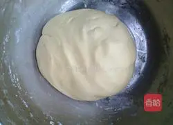 Illustration of making glutinous rice millet flour black sesame cake 3