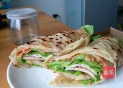 Illustration of how to make hand pancake rolls 5