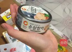 Illustration of how to reverse roll sushi 10